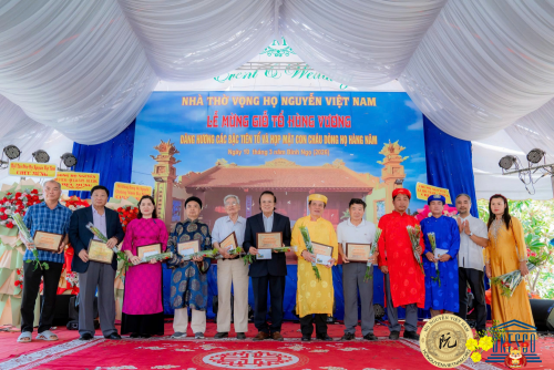 TÔN VINH VÀ TRUY TẶNG BẢNG VÀNG CÔNG ĐỨC TẠI NHÀ THỜ VỌNG DÒNG HỌ NGUYỄN VIỆT NAM