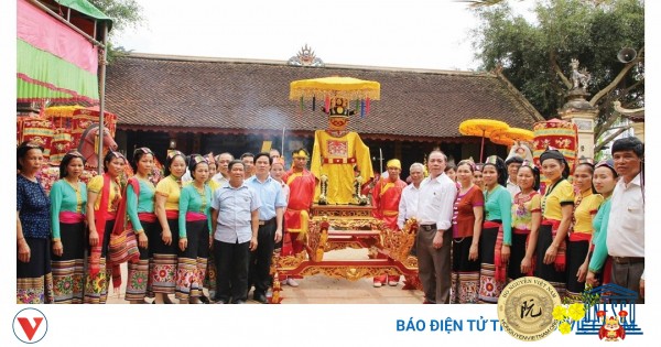 NHỮNG DI TÍCH ĐỀN THỜ DANH NHÂN HỌ NGUYỄN THU HÚT KHÁCH THẬP PHƯƠNG DỊP ĐẦU XUÂN