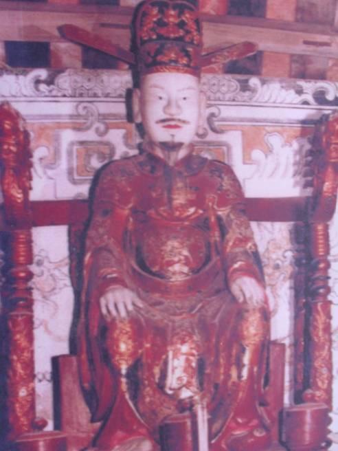 Câu 1: Chúa Nguyễn đầu tiên là ai?Nguyễn Văn LưuNguyễn KimNguyễn HoàngNguyễn ÁnhNguyễn Hoàng (1525-1613) hay còn gọi là chúa Tiên. Ông là vị chúa đầu tiên của dòng họ Nguyễn ở Đàng Trong.  Người phụ nữ nào khiến cơ đồ chúa Nguyễn chao đả