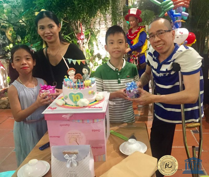 tiec sinh nhat 10 tuoi cua hai be phu si va anh dao
