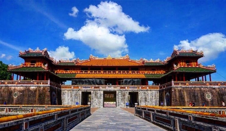 Chuyện cung đình Huế nghe kể lại