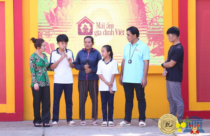 Nguyễn Thị Yến Nhi (2010), và em Nguyễn Ngọc Thảo Vy (2012)