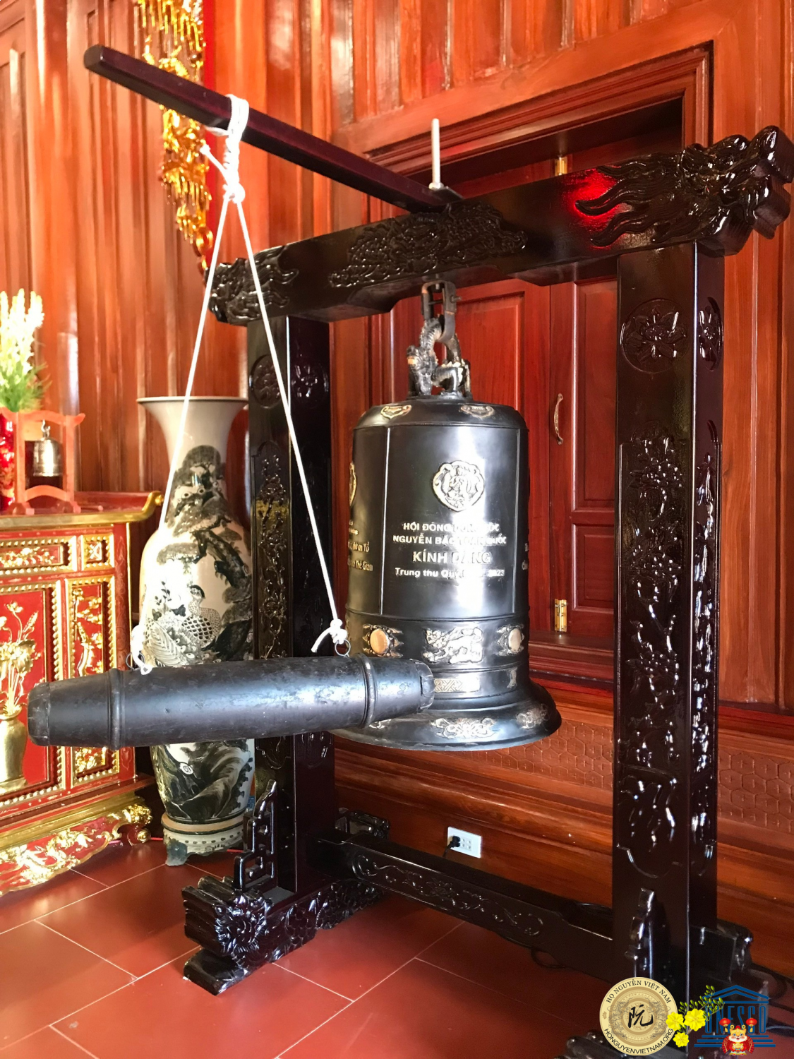 Nhà thờ vọng họ Nguyễn Việt Nam phía nam được cúng Trống và Chuông.